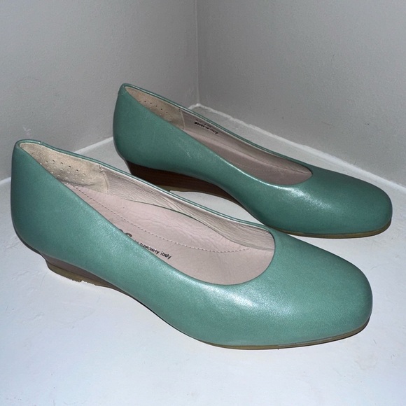 SAS, Sofia Wedge Pumps, size 6 - Picture 1 of 8